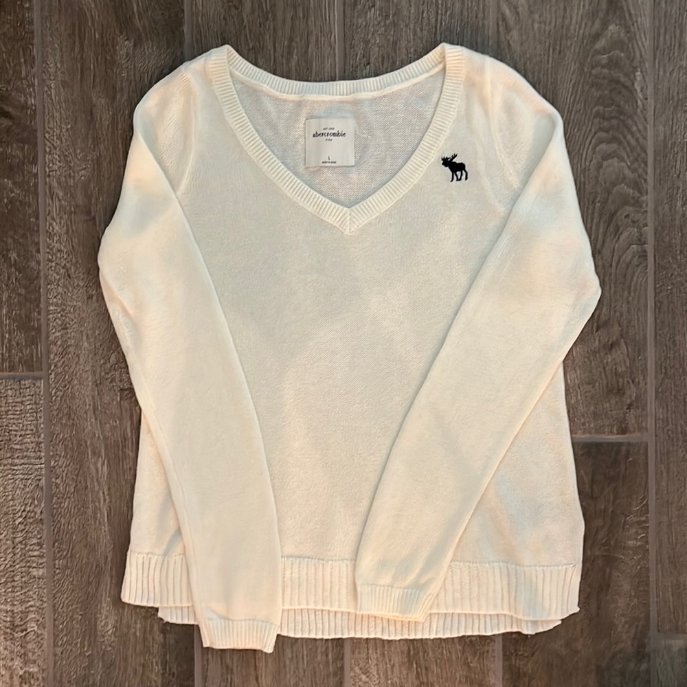 Girls Abercrombie & Fitch V neck sweater size large- cream/ off white